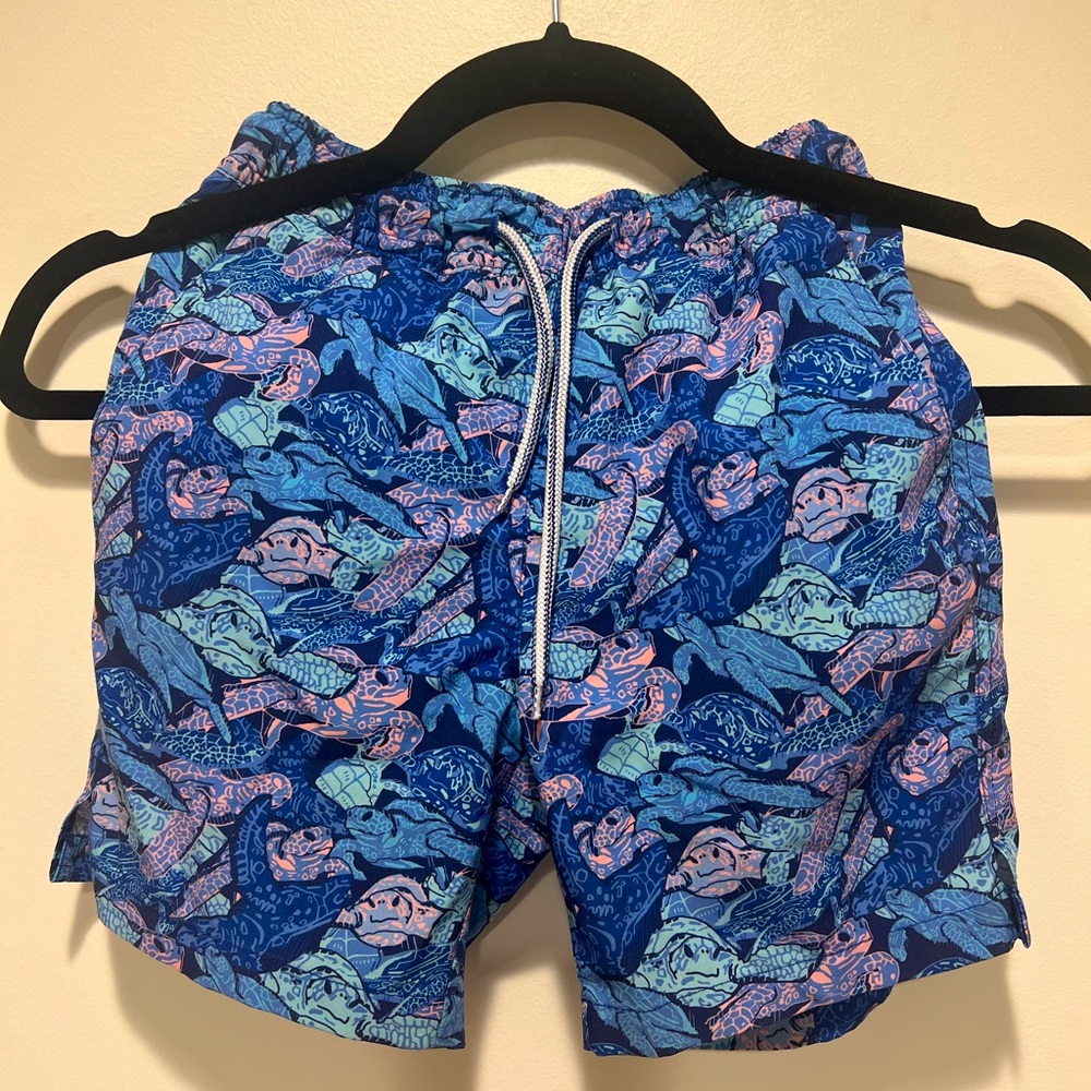 Peter Millar Boys Swim Trunks, size XS, turtle print